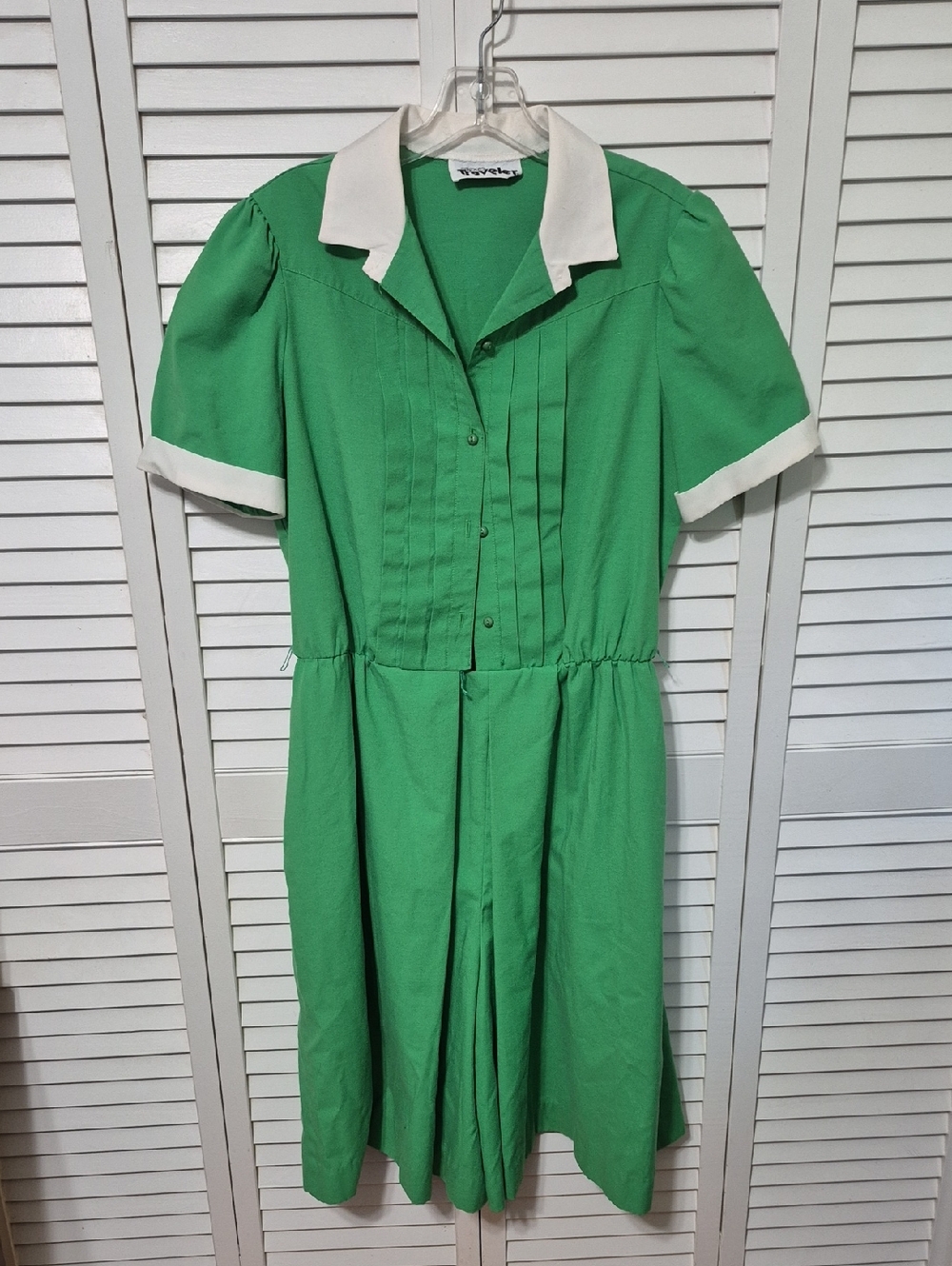 Green Button-Front Dress with White Collar